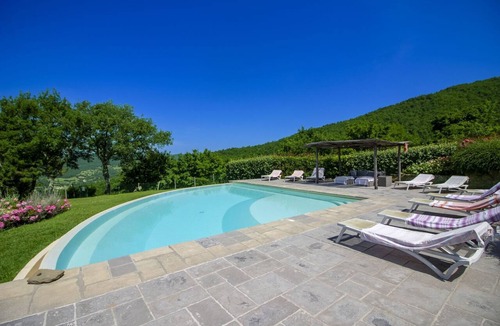 Pieve di Chio Villa | Wonderful private villa for 16 people with WIFI, private pool and TV
