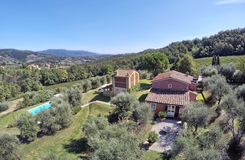Lucca Villa | Wonderful private villa with A/C, private pool, WIFI, TV and panoramic view, close to Lucca