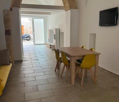 Leverano Apartment | yellow house