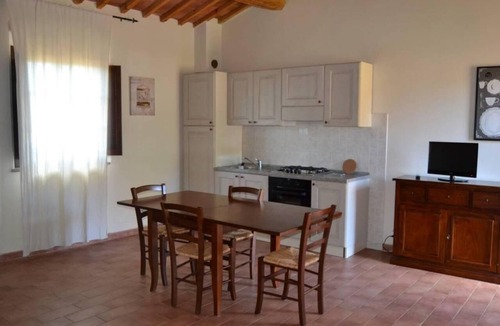 Casalappi Apartment | Zwei-Zimmer-Wohnungen im ersten Stock mit kleinem Außenbalkon by Interhome