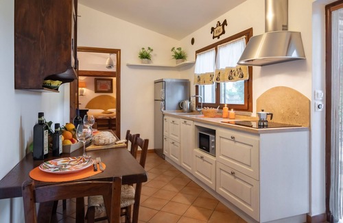 Castiglione della Pescaia Apartment | Zweizimmerwohnung für 3 Personen in einem Bauernhaus mit Schwimmbad by Interhome
