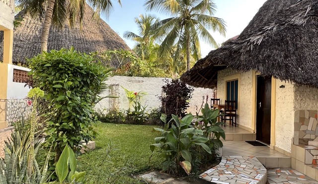 1 Bed Villa - Sleeps 2 - Pool - Smoking - Parking in Diani Beach kenya