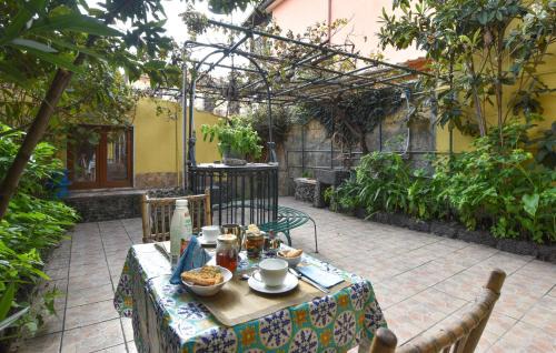 1 Bedroom Pet Friendly Home In Mascalucia in Mascalucia