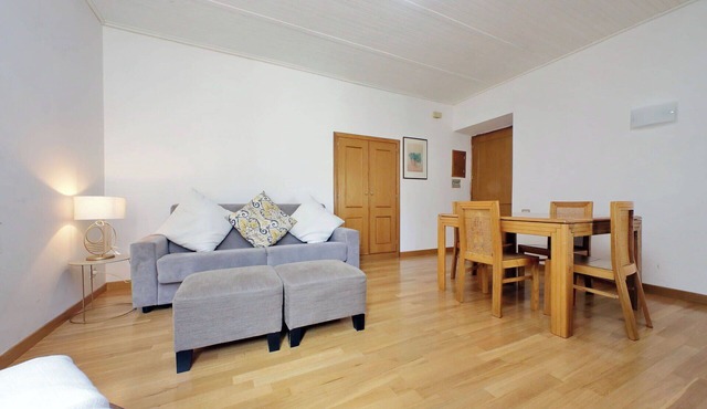 1 Br. walking distance to Spanish Steps