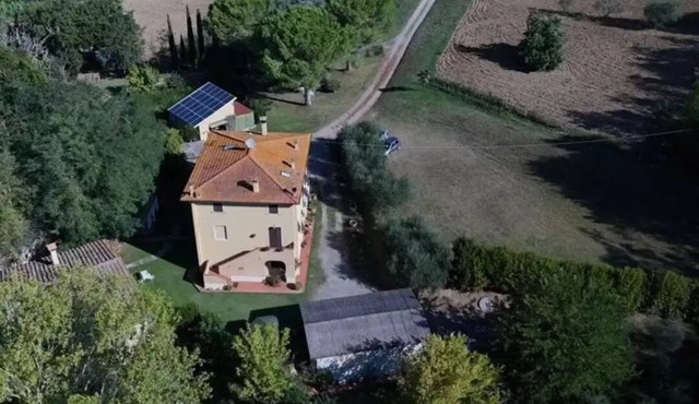 2 bedroom apartment in tuscany