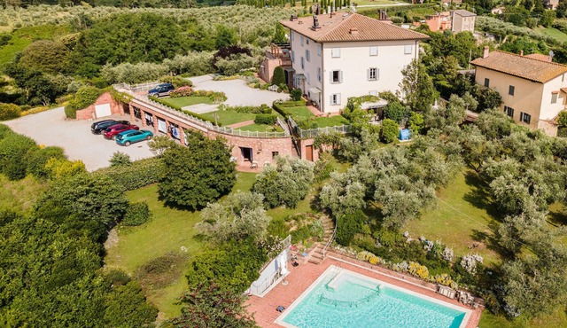 2 bedroom stunning apartment in Lari