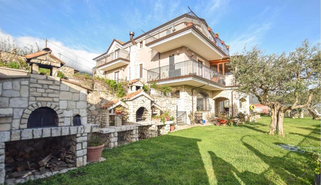 3 Bedroom Amazing Apartment In Avella
