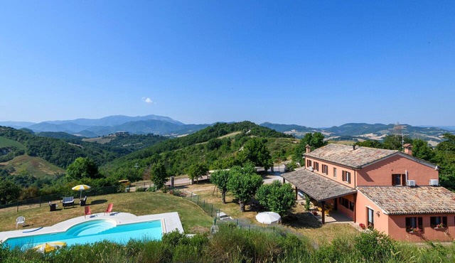 4 bedroom awesome home in Urbania