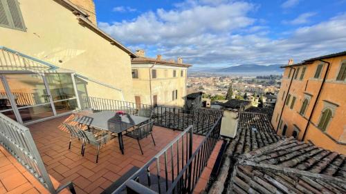 6 guests apt with terrace in pedestrian historic centre of Spoleto in Spoleto