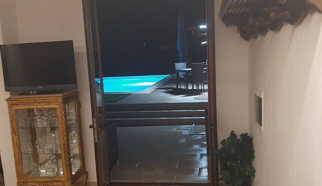 A fully equipped, comfortable, and cozy studio apartment with a pool in Specchia