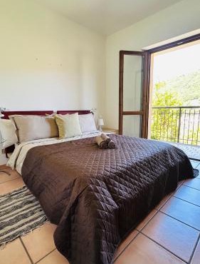 Accogliente Appartamento con Balcone Panoramico Fino a 3 Persone, Vicino al Centro Storico