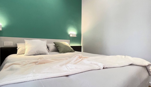 Accommodation of Heroes - Suite with Balcony