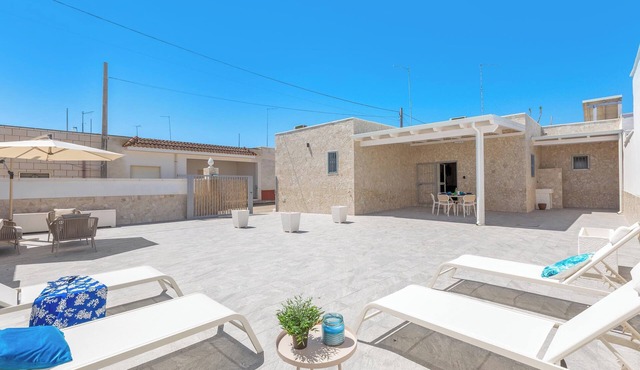 Acqua e Sale Beach House by BarbarHouse
