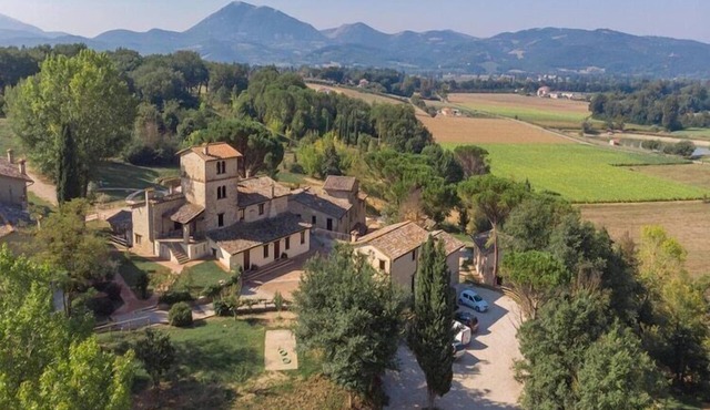 Agriturismo Borgo Pulciano in Montone