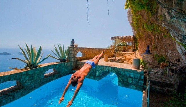 Amalfi Coast SEAFRONT Villa carved into the cliff,Private Pool,Cave-Bar,Hot-Tub