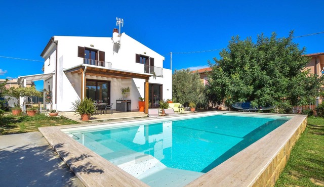 Amazing home in Trabia