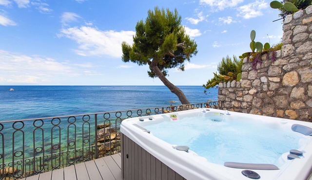 AMORE RENTALS - Casa Giovanna B - Nerano apartment with hot tub and direct sea access in Nerano