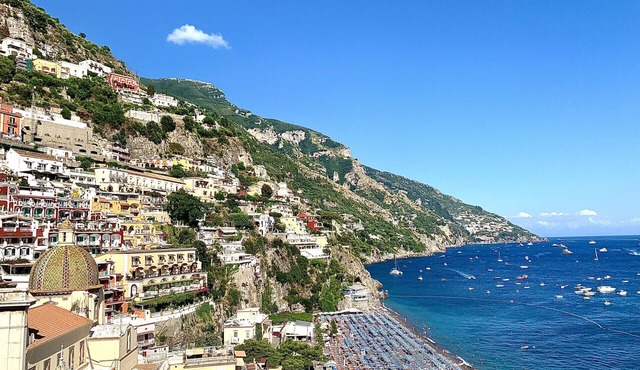 AMORE RENTALS - Casa Vira with Sea View, a Few Steps Away from the Beach