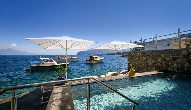 AMORE RENTALS - Villa del Maggiore with Direct Access to the Sea, Sea View, Garden and Private Swimming Pool