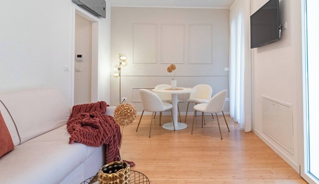 An elegant welcome just a short walk from the beach and the D'Annunzio Pine Forest.
