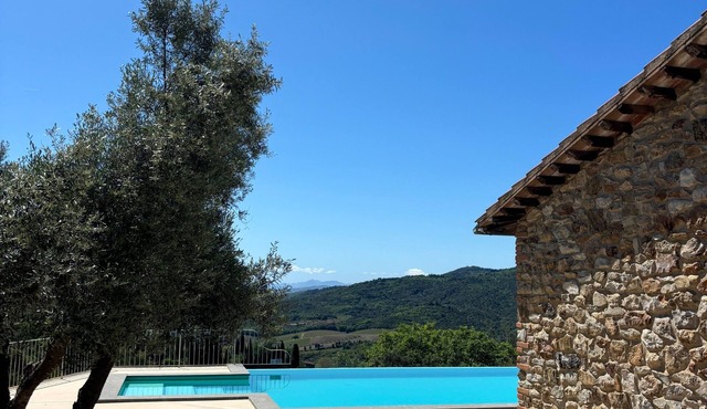 Apartment 'Agriturismo Il Ghiaccio - Quercia' with Shared Pool, Wi-Fi and Air Conditioning