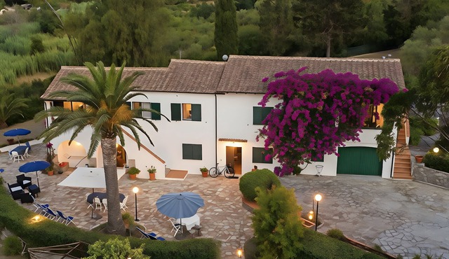 Apartment 'Arco' with Private Garden, Wi-Fi and Air Conditioning
