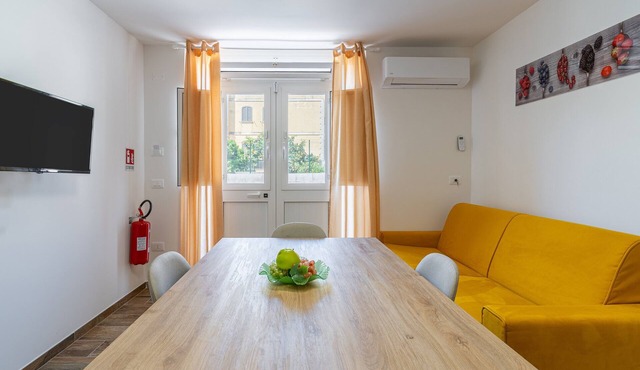 Apartment 'Beb Della Stazione - Arrivo' with Wi-Fi and Air Conditioning