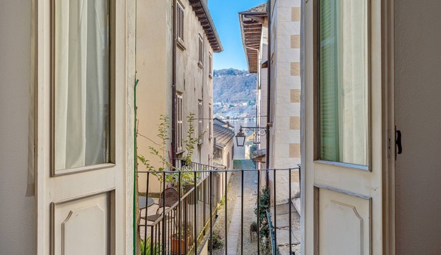 Apartment 'Cabianchi Rosso - Imperial Suite' with Lake View, Private Terrace and Wi-Fi