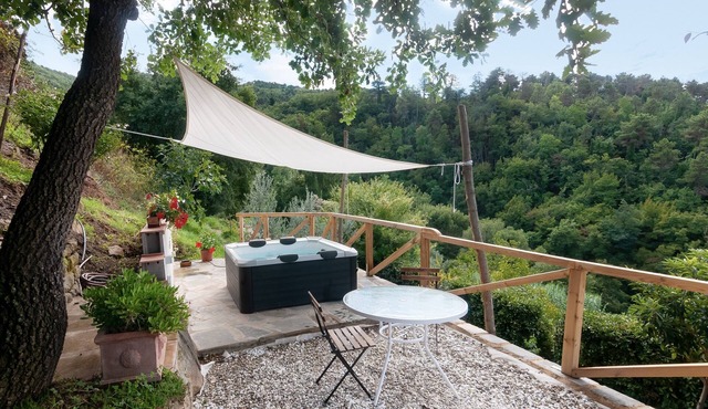 Apartment 'Canto Dei Merli' with Private Terrace, Private Garden and Wi-Fi