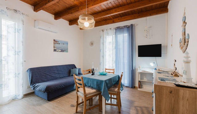 Apartment 'Casa Del Pescatore' with Balcony, Wi-Fi and Air Conditioning