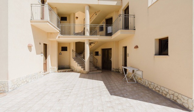 Apartment 'Casa Vacanza Paradise Piano Terra' with Private Terrace, Wi-Fi and Air Conditioning