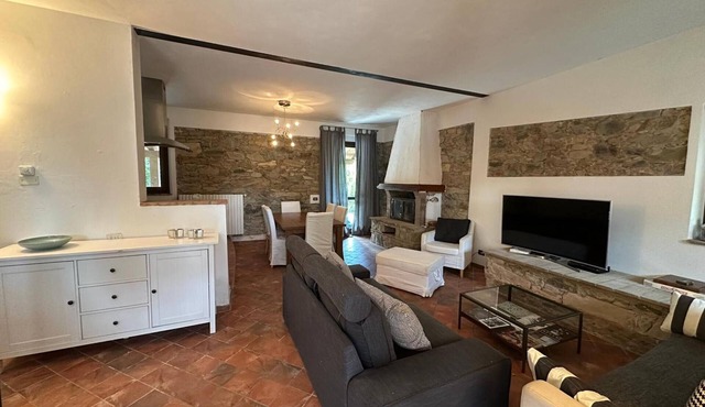 Apartment 'Casa La Corte in Capannori' with Private Pool, Wi-Fi & Air Conditioning