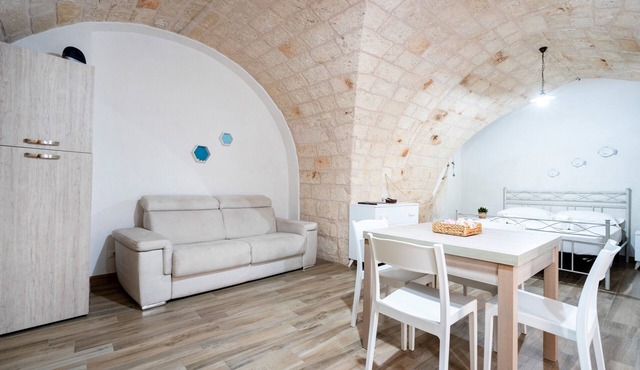 Apartment 'Casa Sardella, Nel Centro Storico' with Wi-Fi and Air Conditioning