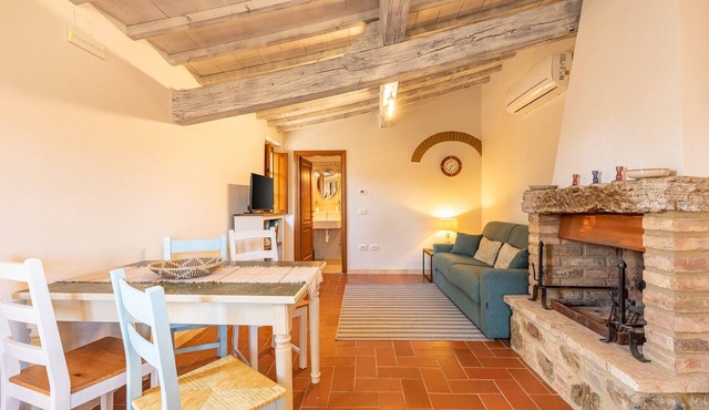 Apartment 'Casamoira' with Private Terrace, Wi-Fi and Air Conditioning