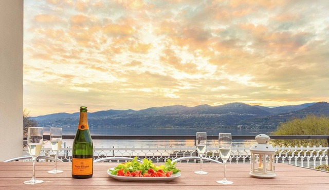 Apartment 'Great Lake View Artist's' with Lake View, Private Terrace and Wi-Fi in Ispra