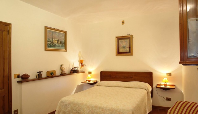 Apartment 'Il Rovo - La Cerretola' with Shared Pool, Shared Garden and Wi-Fi