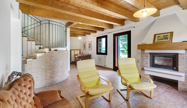 Apartment 'Iris' with Private Terrace, Wi-Fi and Air Conditioning