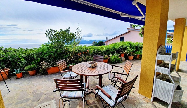 Apartment "La Perla del Golfo" with Sea View & Terrace