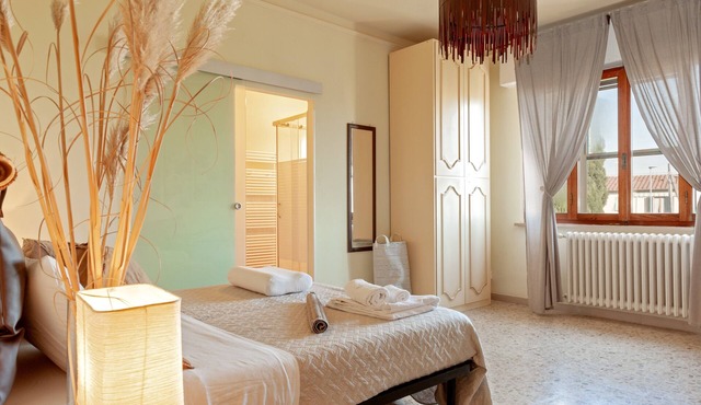 Apartment 'Le 7 Calle with Balcony' with Private Terrace, Shared Garden, and Wi-Fi