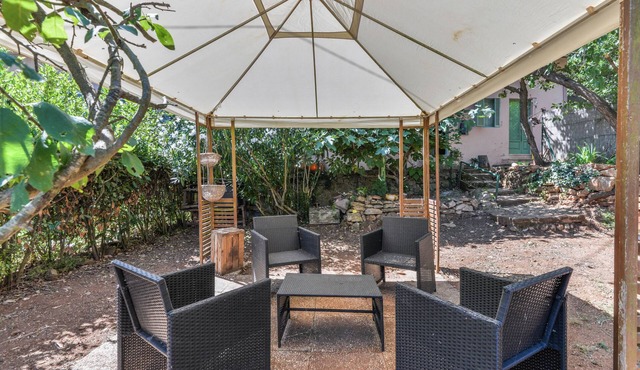 Apartment 'Lorena' with Private Garden