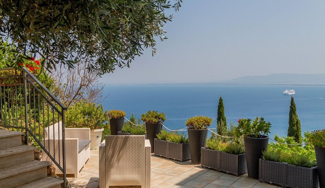 Apartment 'Monte Argentario' with Private Terrace, Wi-Fi and Air Conditioning