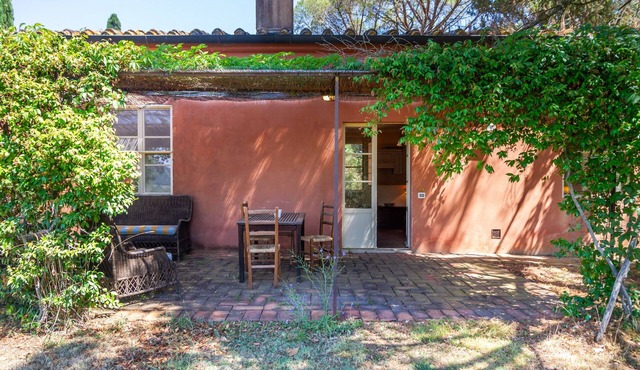 Apartment 'Scuole Grandi' with Shared Garden