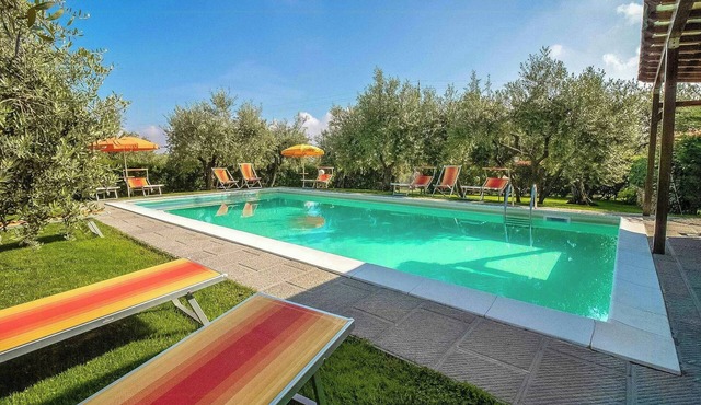 Apartment with pool and private terrace in Tuscany
