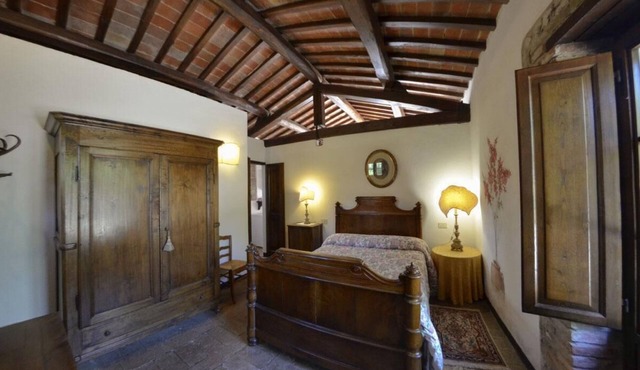 APP. GLICINE x2 Beautiful farmhouse surrounded by nature, with swimming pool just 3 km from Cortona