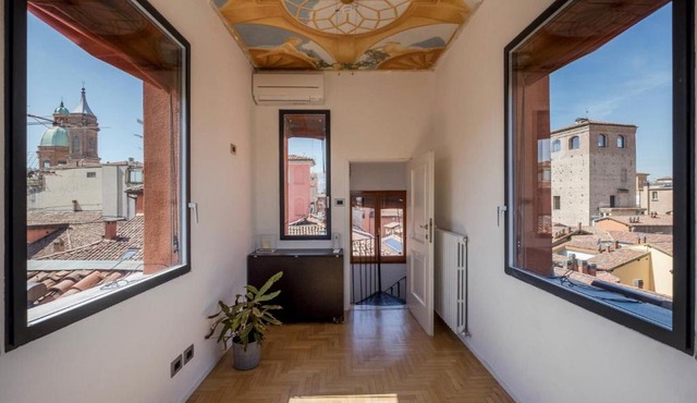 Appartamento con Altana Panoramica a 2 min dalle Due Torri