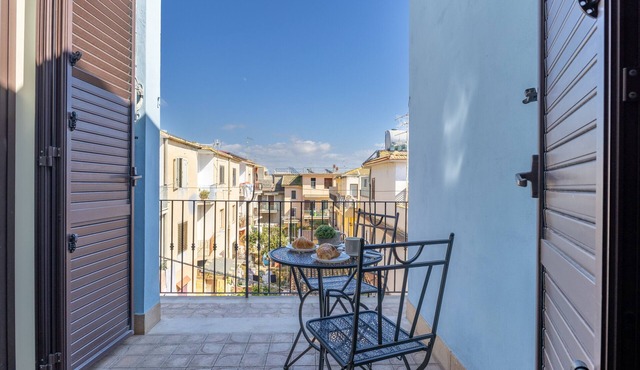 Attic Apartment in the Heart of Acate