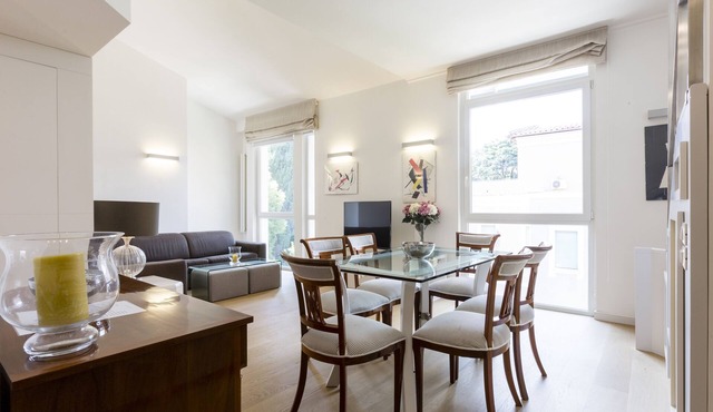 ATTIC BOUTIQUE IN FRONT OF VILLA BORGHESE IN THE MOST LUXURY AREA