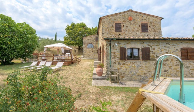 Awesome home in Castelnuovo Val di Cec