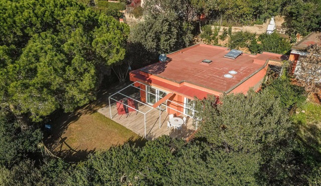 Beautiful private villa for 8 guests with A/C, WIFI, TV and patio