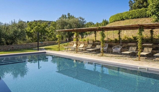 Beautiful apartment for 4 people with pool, WIFI, A/C, TV, patio and pets allowed